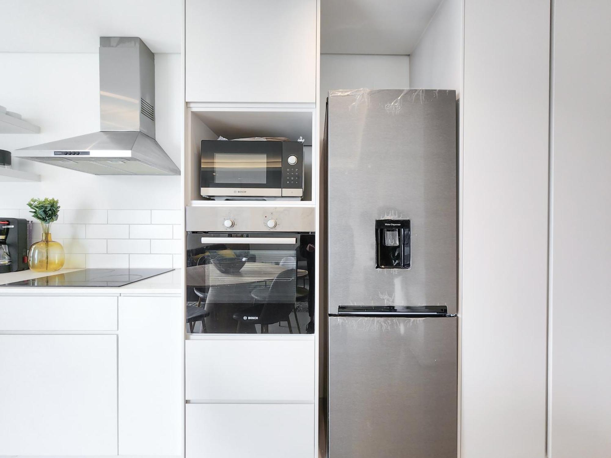 Elegant Minimalist In Vibrant Woodstock *