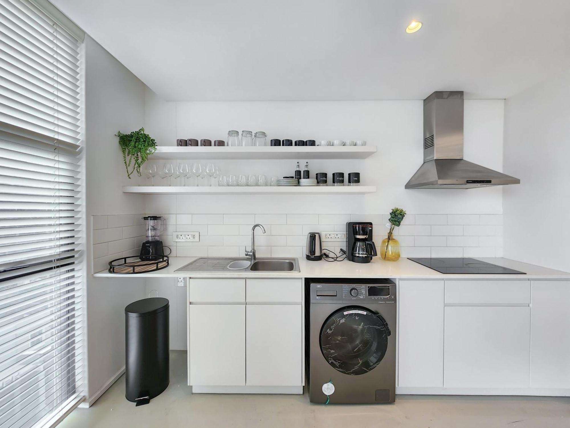 Apartment Elegant Minimalist In Vibrant Woodstock
